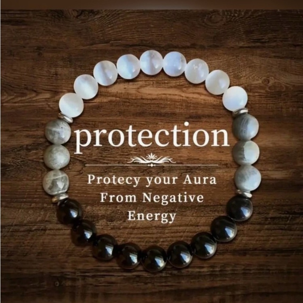 Elegant White and Black Beaded Bracelet